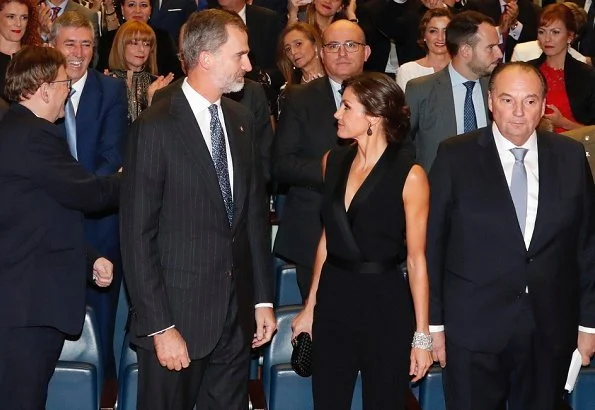 Queen Letizia wore HUGO BOSS V neck jumpsuit with satin trims. Magrit pumps, diamond earrings and baracelet