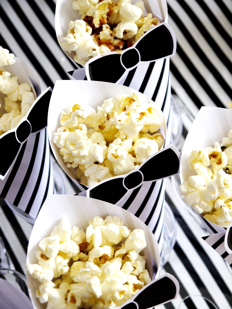Gorgeous Oscars Party Food Ideas - easy, quick and delicious appetizers, treats and cocktails for a glam Oscars or Awards ceremony viewing party! via BirdsParty.com @birdsparty #oscars #oscarsparty #oscarspartyfood