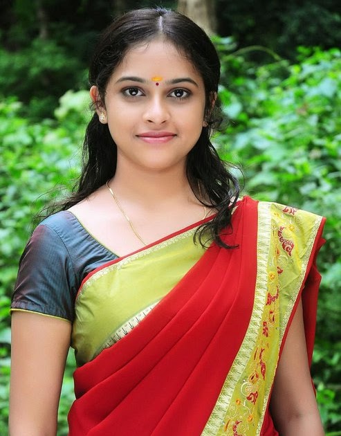 Beautiful Indian Girls Kerala Very Beautiful Mallu Girls In Saree And Red T Shirt