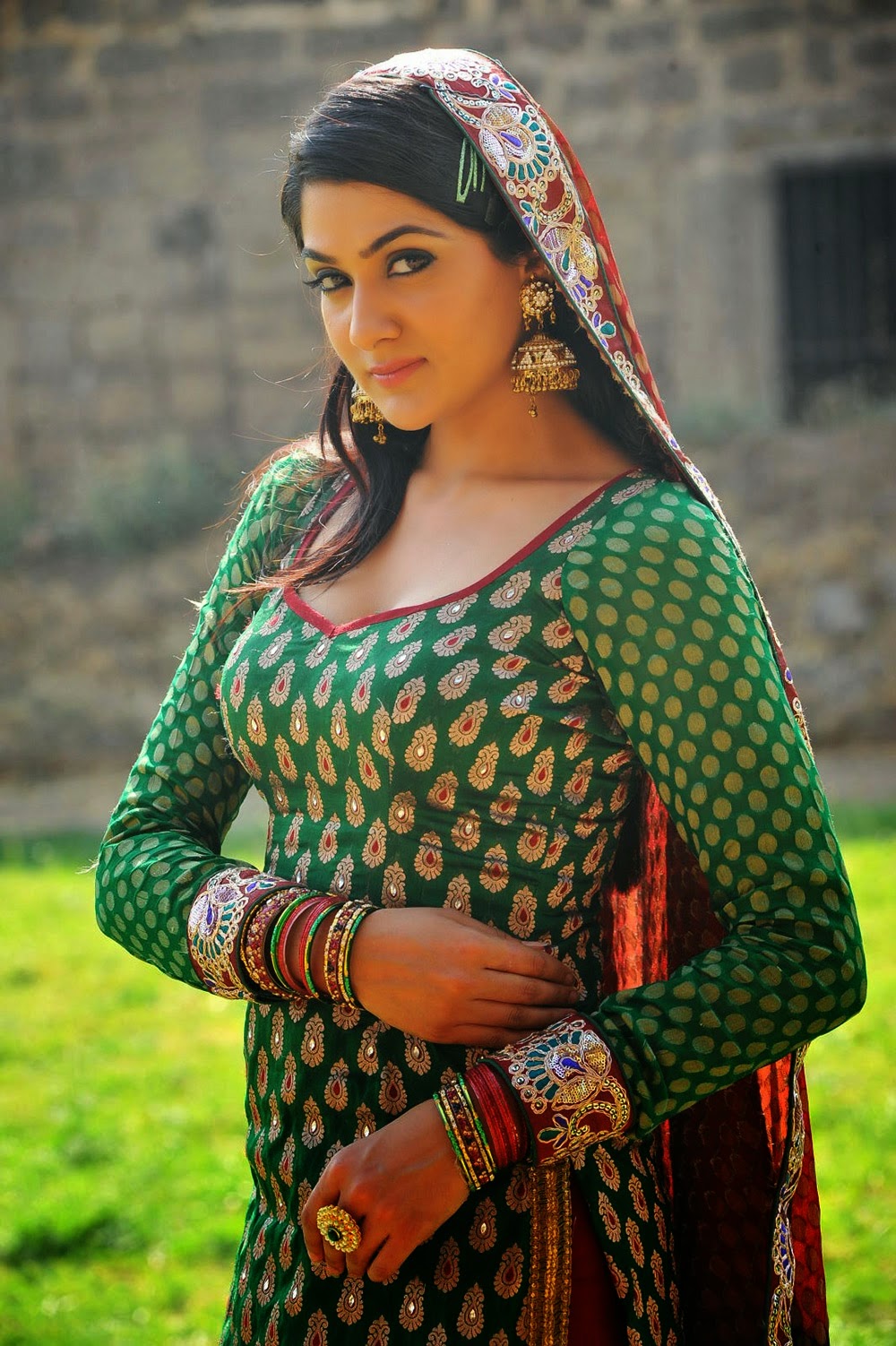 Sakshi-Chowdary-photos-from-potugadu-017