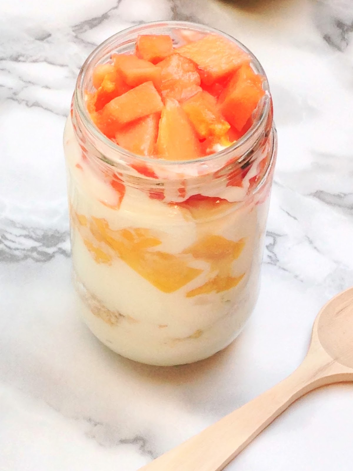 Parfait de yogur con papaya y mango De andar por casa