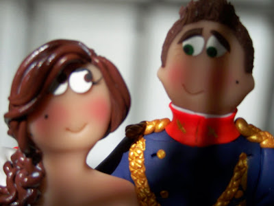 Figuras personalizadas un muñeco mini tu artesanales hecho en zaragoza españa x Laura Guarnieri & YoToY los muñecos de tu boda especilizada en uniformes para la Guardia Civil