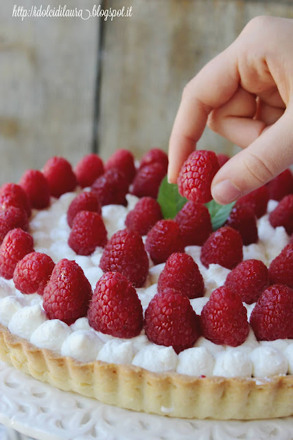 Crostata di lamponi con panna montata al mascarpone