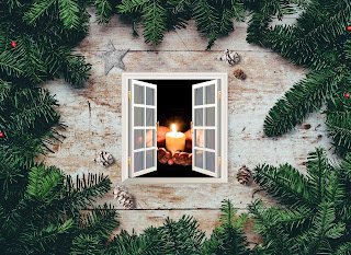 Advents-Fenster, Kerze in Händen, Hoffnungslicht