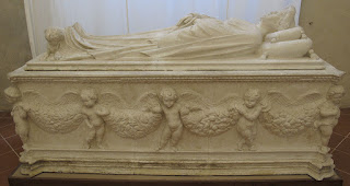 The tomb of Ilaria del Carretto in Lucca cathedral brought together Gothic and Classical styles