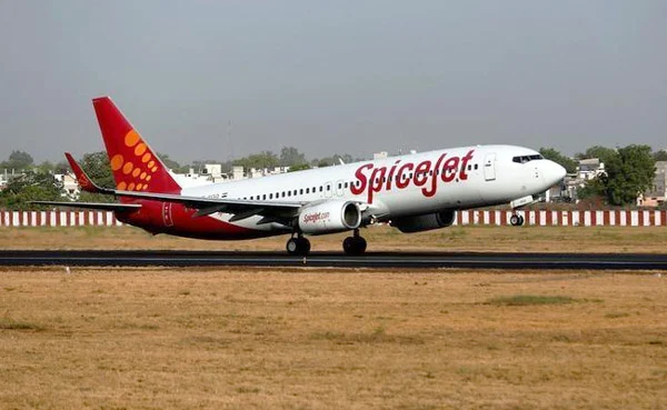 "Told To Remove Sanitary Pad": Cabin Crew Allege Strip-Search By SpiceJet, chennai, Protesters, Airport, Allegation, Business, Worker, Flight, Protection, Passengers, News, National.