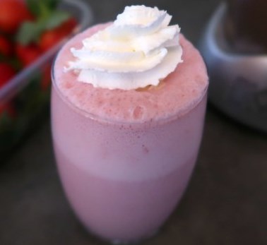 Low Carb Strawberry Milkshake #drinks #ketodiet