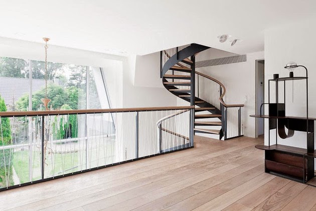 Desain Rumah Modern Dengan Lantai Atas Melengkung