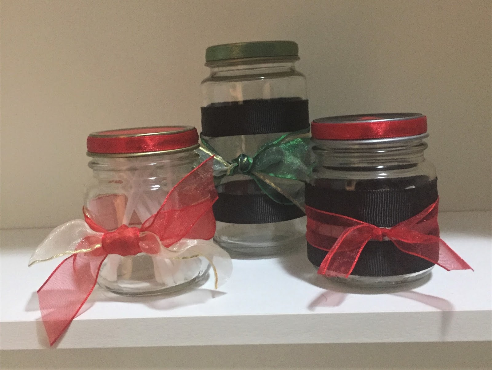 Stick This Decorated Jars With Ribbon