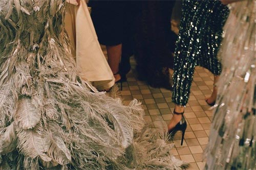 a1a55e18c4cb95b9c54f9fda17bc11d1 Điều gì xảy ra ở nơi thay đồ của đại tiệc thời trang