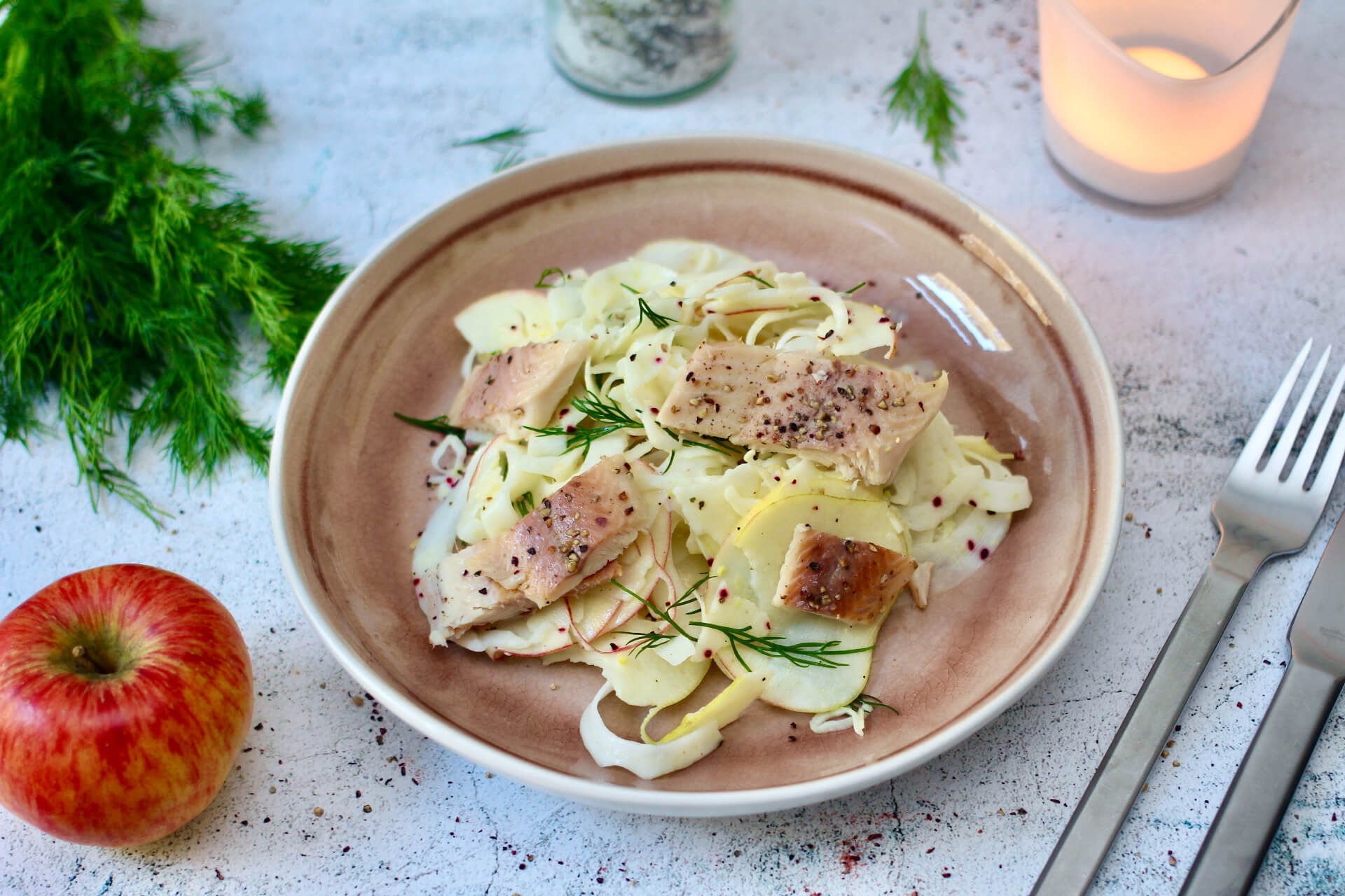 HOME OF HAPPY: APFEL-FENCHEL-SALAT MIT RÄUCHERFORELLE HOME OF HAPPY: APFEL-FENCHEL-SALAT MIT RÄUCHERFORELLE