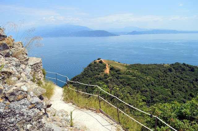 rocca di manerba sentieri