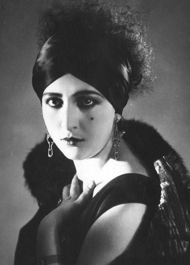 Divas of the Italian Silent Cinema: 28 Glamorous Portrait Photos of ...