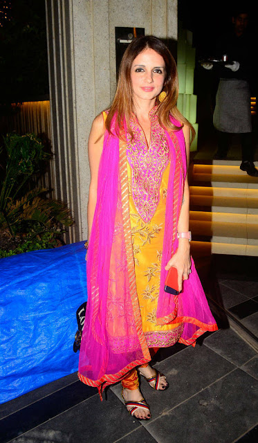 sussane-khan-at-smriti-khanna-wedding