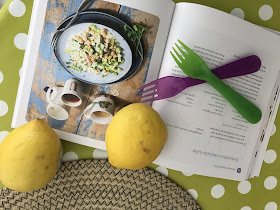 "Das Familienkochbuch für nicht perfekte Mütter": Tipps für ein entspanntes Kochen von Nathalie Klüver. Für Freude in der Küche und gelassene Mamas ist dieses Buch toll!
