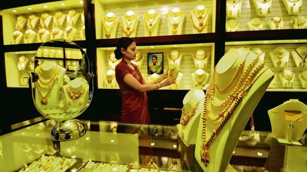  Gold prices down, Kozhikode, News, Business, Gold Price, Kerala