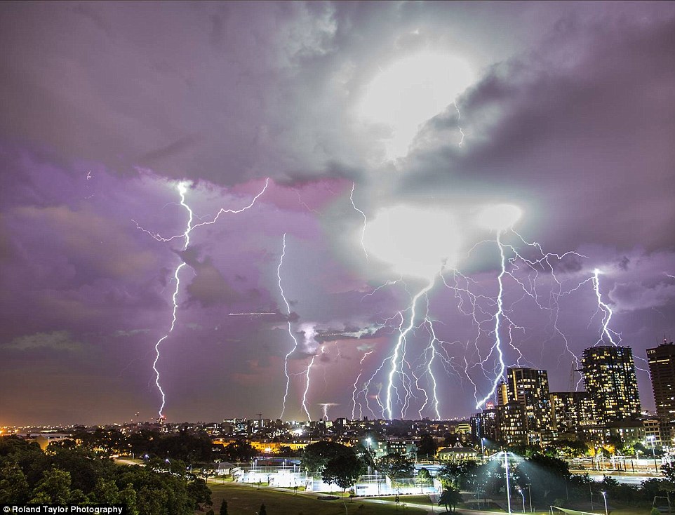 Roosevelt Severe & Unusual Weather Epic lightning storm hits Bondi