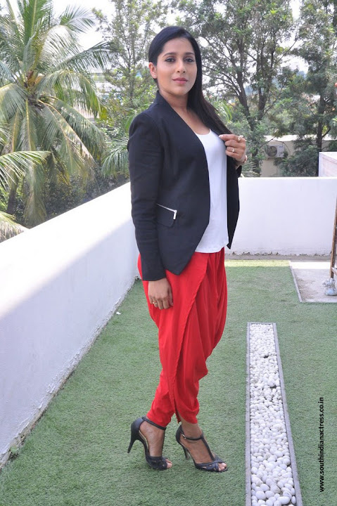 Rashmi Gautam at Next Nuvve Movie Interview