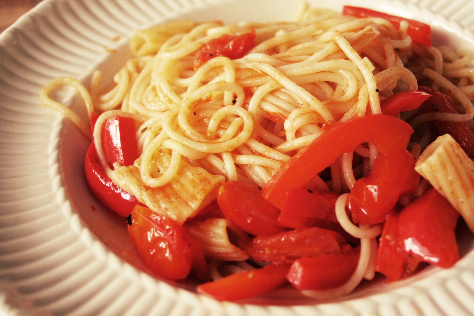 Making &amp; Baking: Spaghetti mit Tomaten, Paprika und Öl