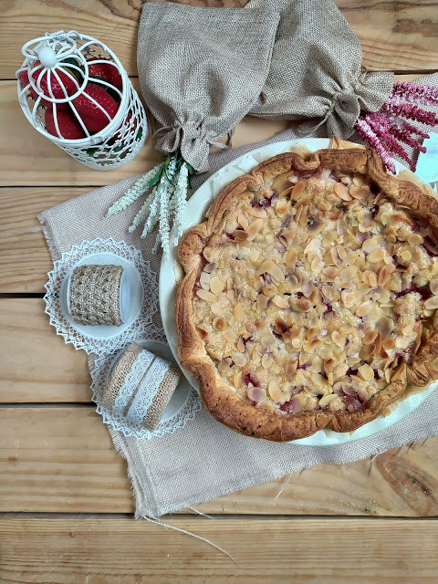 Receta de tarta de queso mascarpone con fresas y crumble de almendras. Tarta sbriciolata. Cheesecake. Postres para el día de la madre. Hojaldre Lidl Horno Cuca