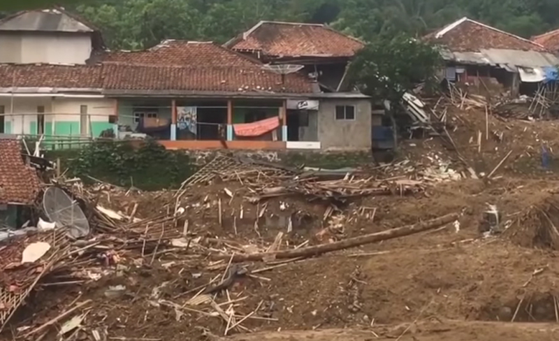 Tips Menyelamatkan Diri dari Tanah Longsor dan Cara Mencegahnya