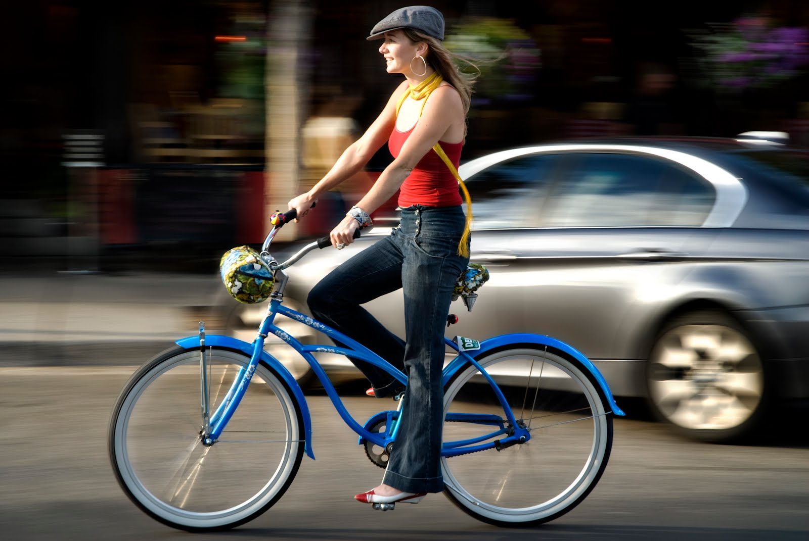 Можно 1 кататься на велосипеде. Велосипед на дороге. Bicycle сокращенно. Дорожные велосипеды фото человек. ПДД фонари на велосипеде в городе.