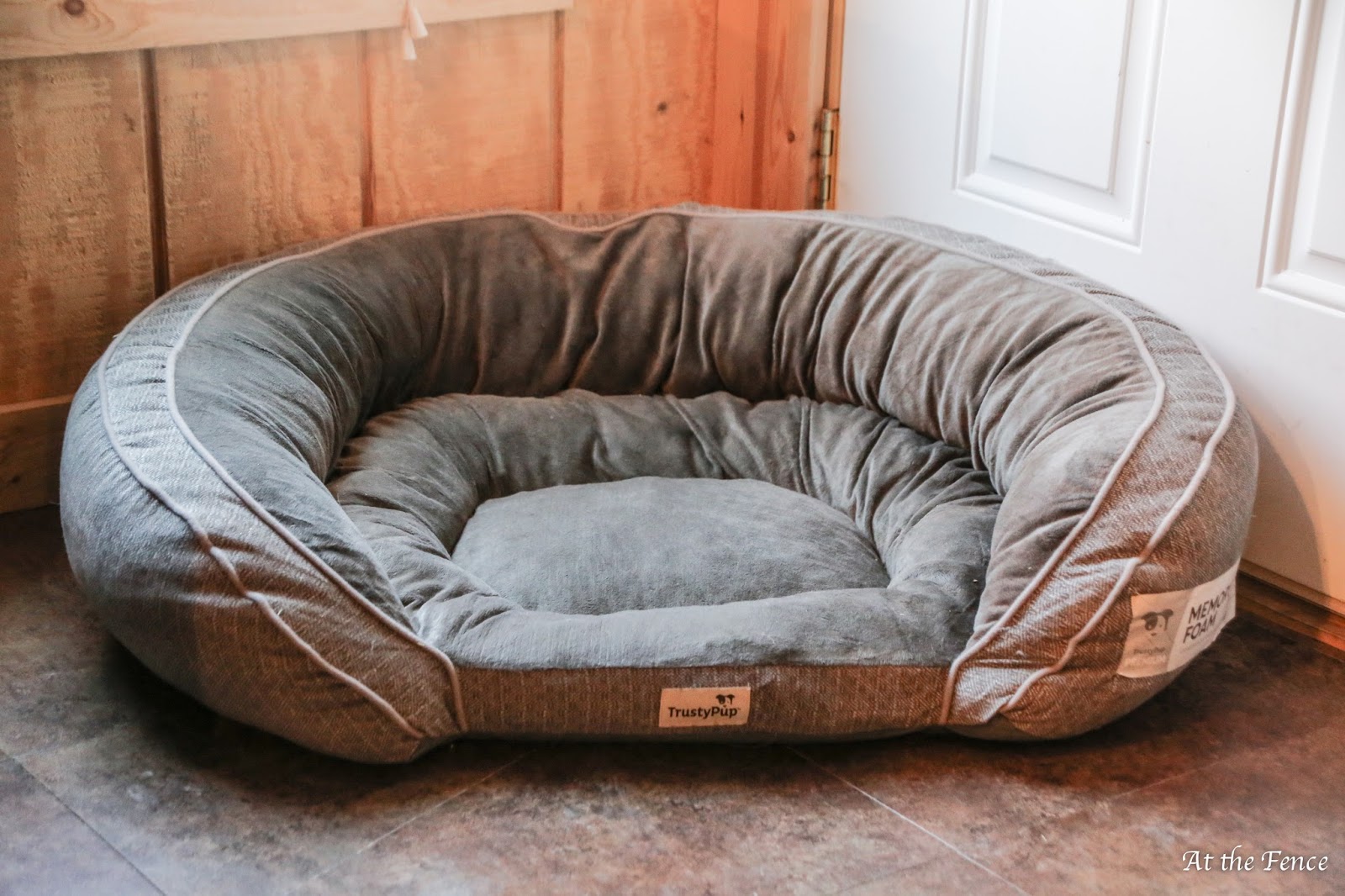 TrustyPup Dog Bed 2016HolidayGiftGuide