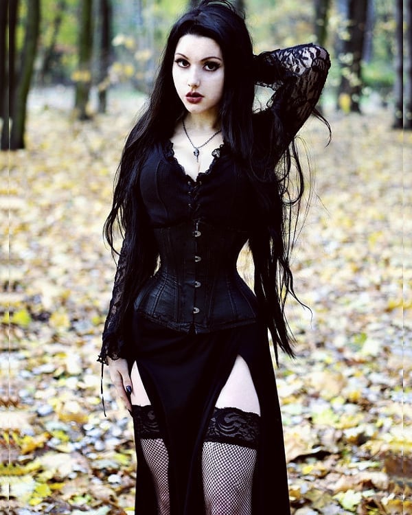 Goth Girl of the Week: Feature: Contesa Cneajna