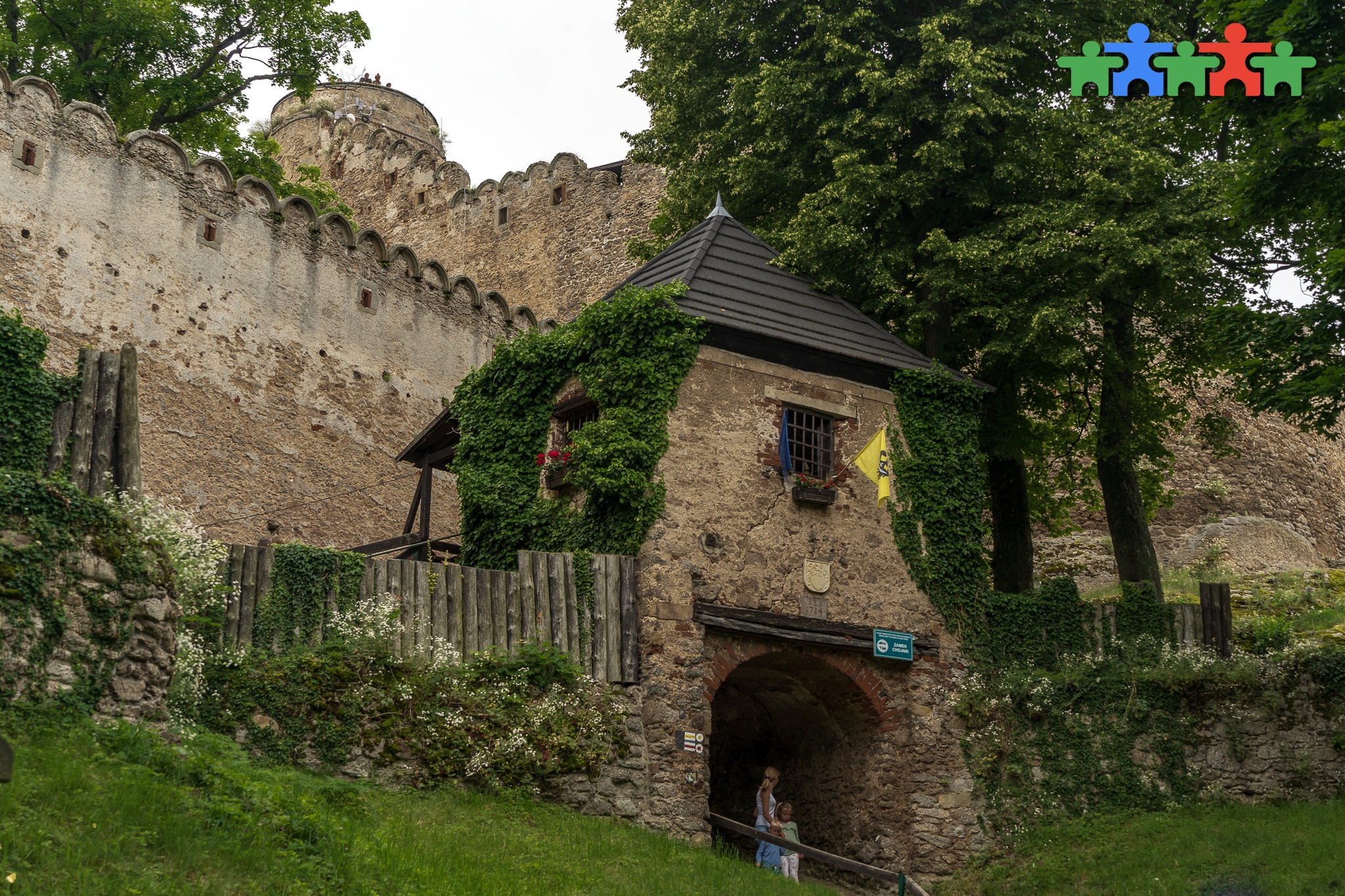 Zamek Chojnik - bardzo popularne i świetnie zachowane ruiny XIII-wiecznej warowni obronnej na Dolnym Śląsku, przyjemna górska pętla i pkt widokowy.