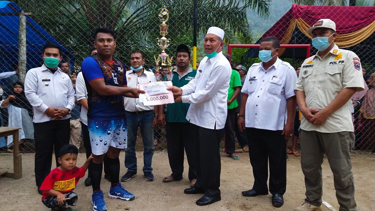 Bupati Hamsuardi Resmi Tutup Turnamen Volley Ball Bamus Cup 1 Rabi Jonggor Bupati Hamsuardi Resmi Tutup Turnamen Volley Ball Bamus Cup 1 Rabi Jonggor