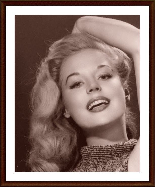 Ostáriz Art Gallery Betty Brosmer La chica perfecta