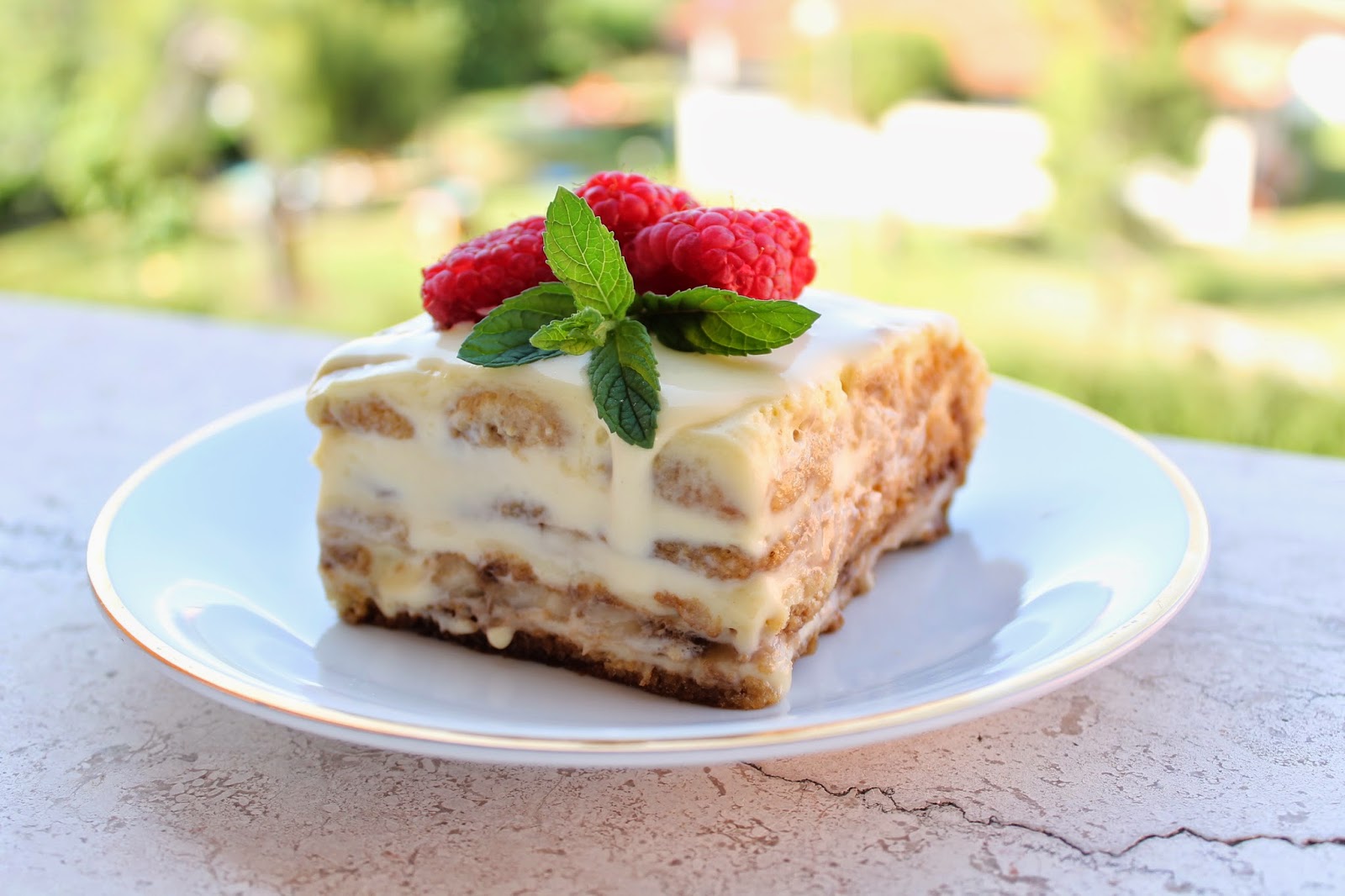 Творожный торт отзывы. Пирожное тирамису маскарпоне. Торт творожный тирамису. Тирамису со сливками и маскарпоне. Тирамису десерт сливочный.