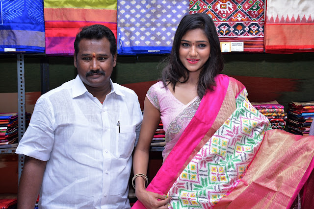 Actress Shalu Chourasiya Inaugurates Pochampally IKAT art mela at Vijayawada Actress Shalu Chourasiya Inaugurates Pochampally IKAT art mela at Vijayawada