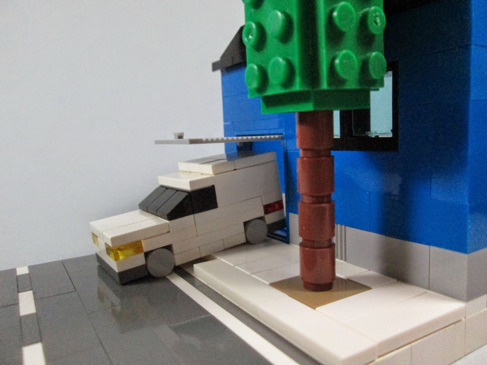 MOC LEGO carrinha e armazém micro escala
