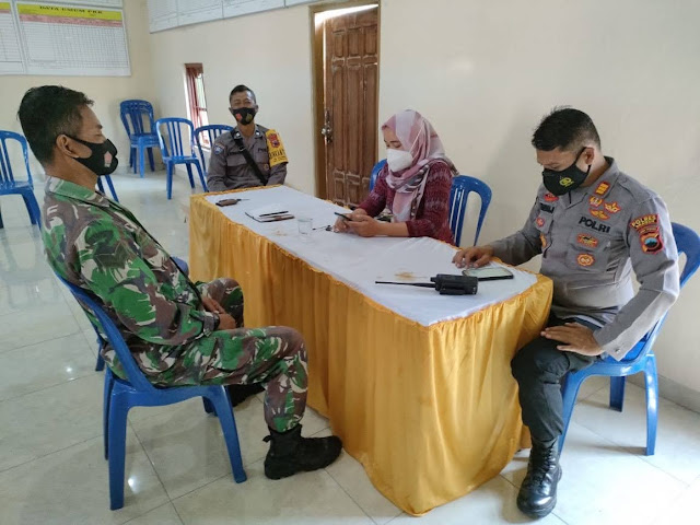 Cegah penyebaran Covid 19, Babinsa Komsos dengan Bidan desa