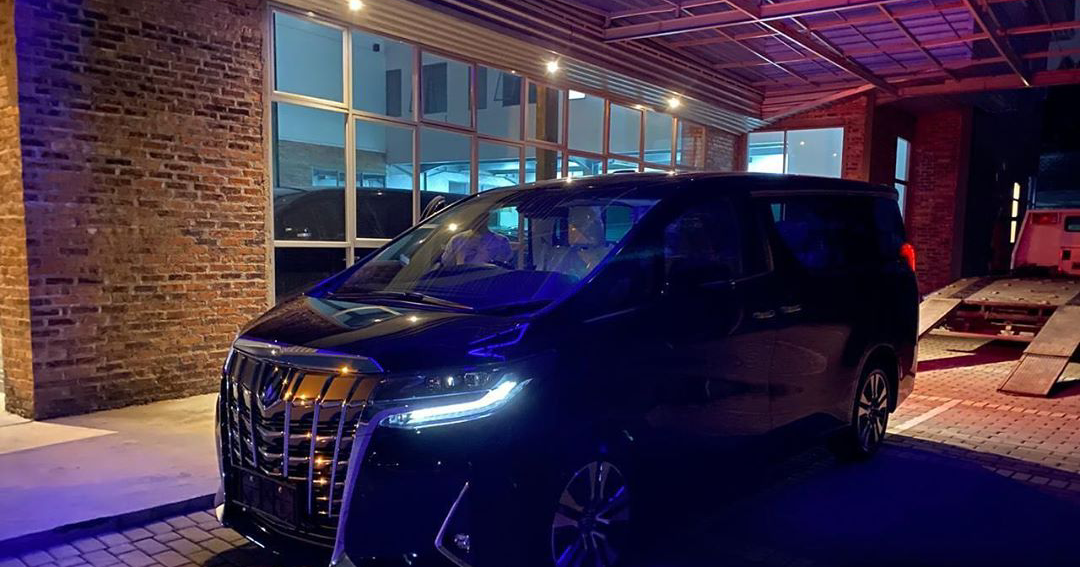 apakah vellfire lebih rendah daripada alphard