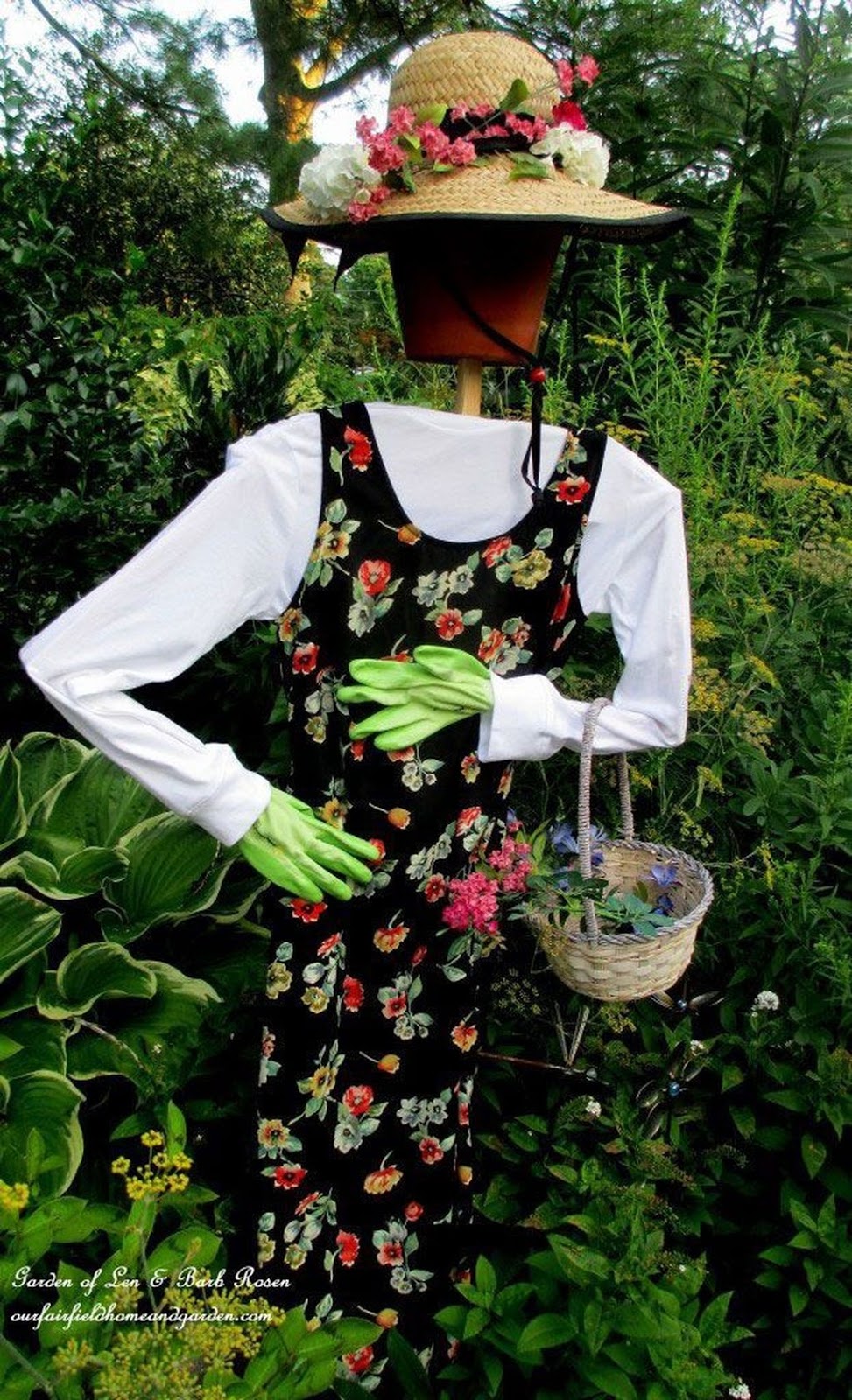 20+ Fabulous Garden Scarecrow Ideas