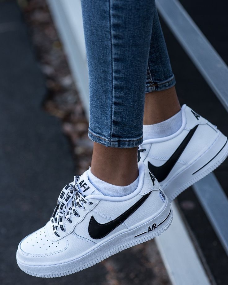 Fashion ivi Book Very Trendy Nike Shoes
