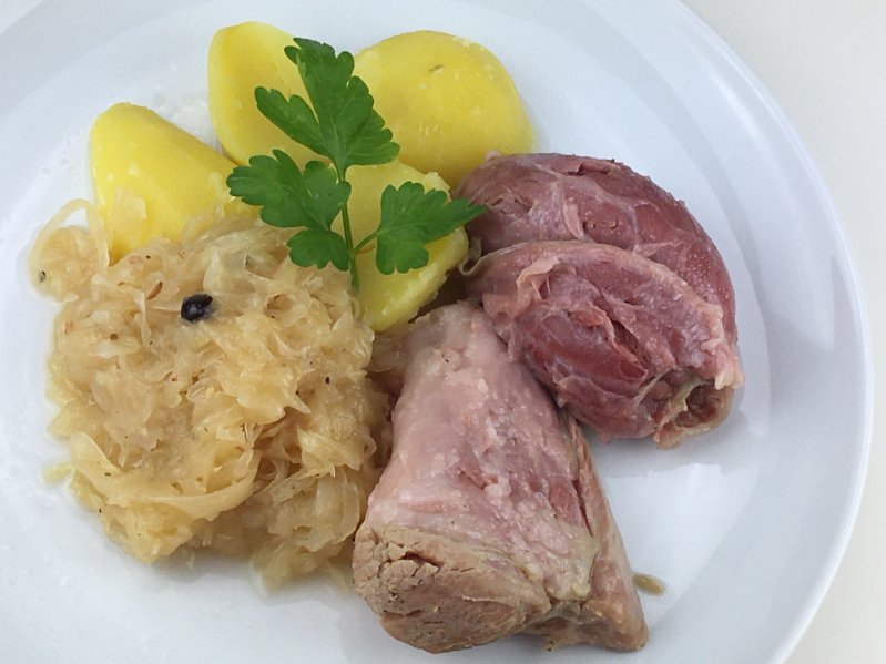 Lecker Bentos und mehr: Eisbein mit Sauerkraut und Salzkartoffeln