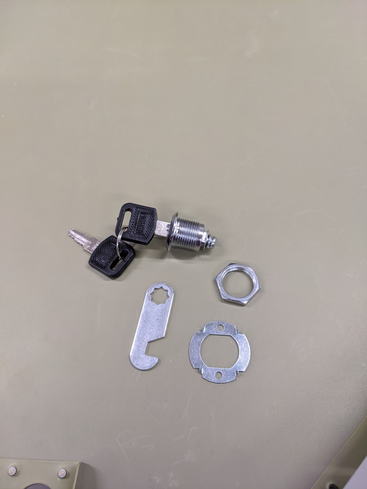 Damazio family's RV10 project Baggage door riveting