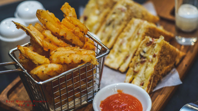 Sandwich Goreng Carbonara dan French Fries Best+Western+Premier+The+Hive+Jakarta+Hotel+Bintang+Lima+Terbaik