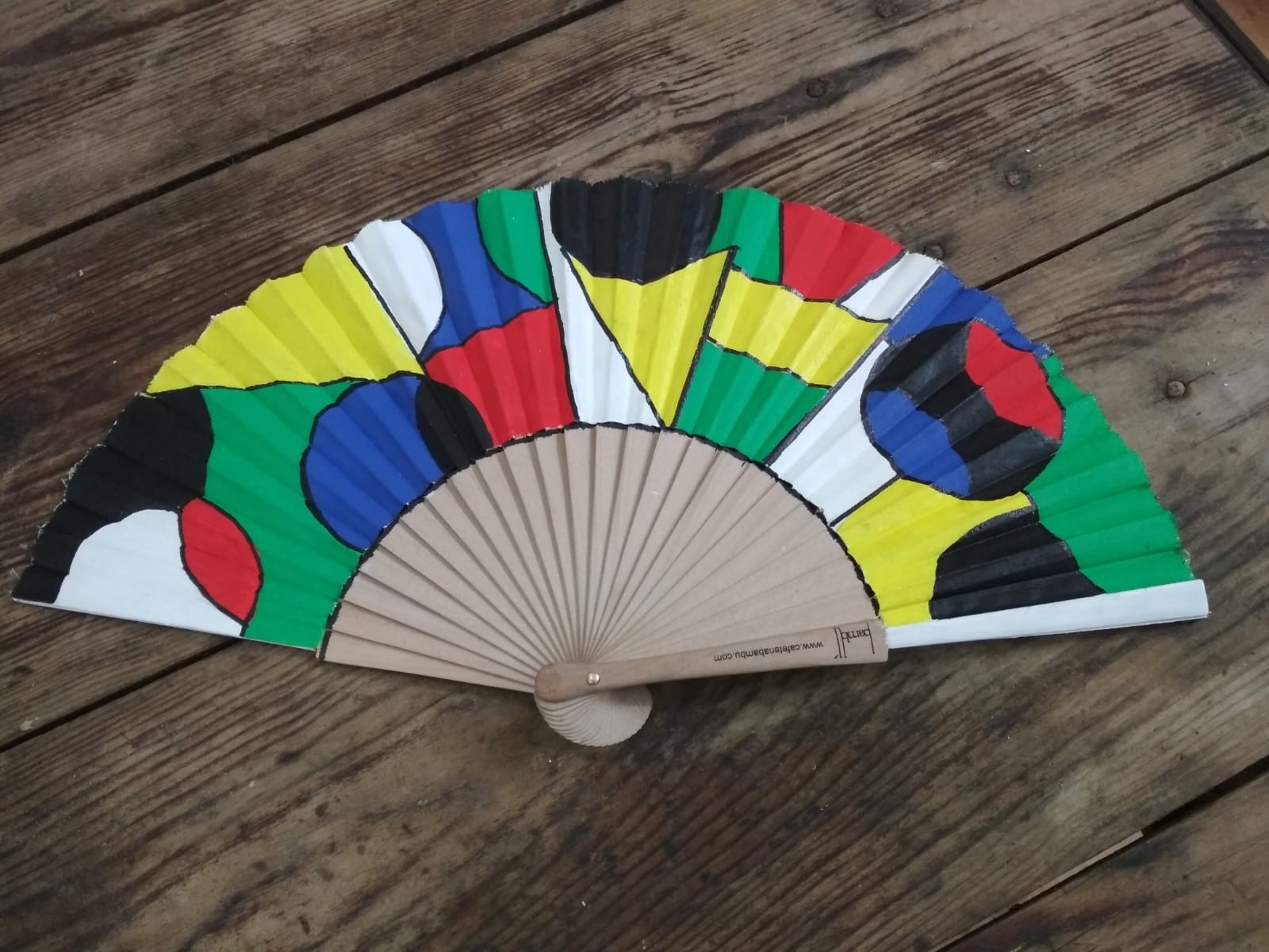 ¿Cómo pintar abanicos a mano paso a paso? ¡Fácil y original!