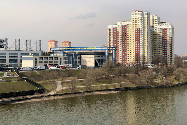 Химки, вид с Химкинского моста, Химкинское водохранилище, баскетбольный центр «Химки», жилой комплекс «Васко да Гама»