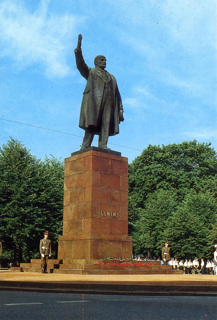 памятник Ленину в Риге