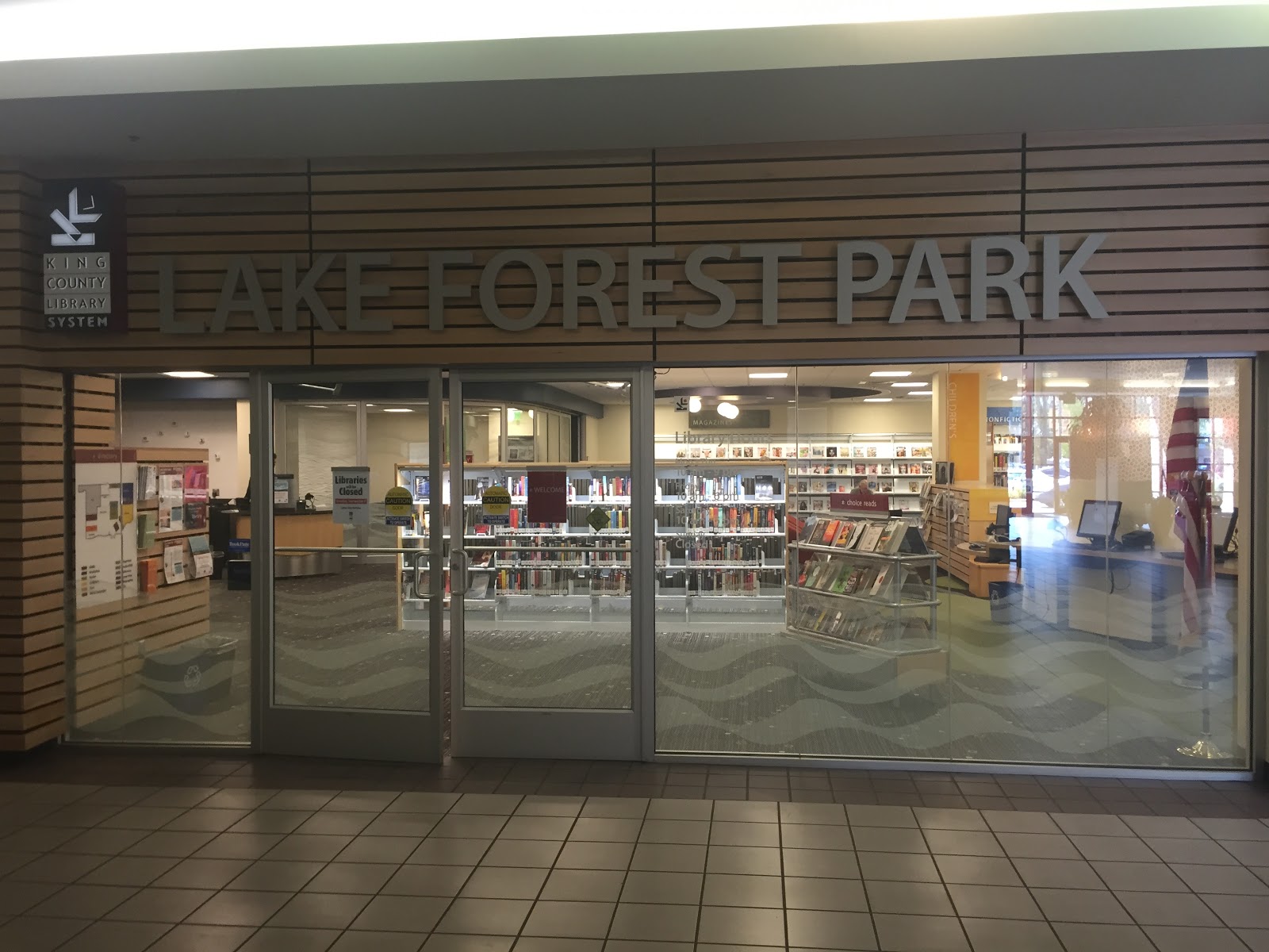 Destination Libraries Library Profile (plus a bookstore) Lake Forest