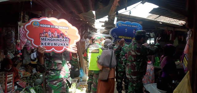 Cegah Penyebaran Covid-19, Anggota Koramil Guntur Terus Lakukan Sosislisai Prokes Di Pasar Tradisional