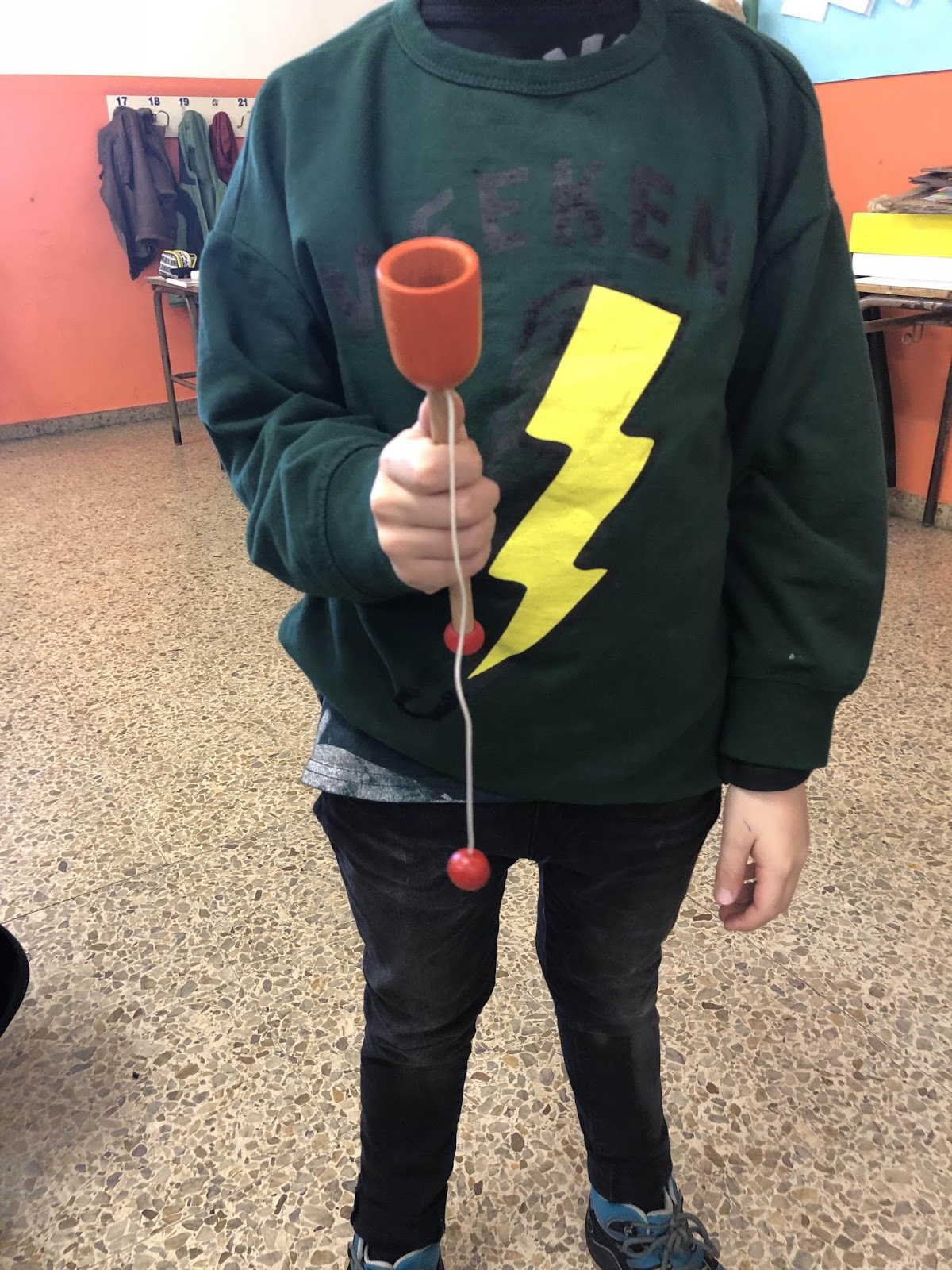 Pelota atada a una cuerda Todos los balones. Pelota atada a una cuerda Todos los balones.