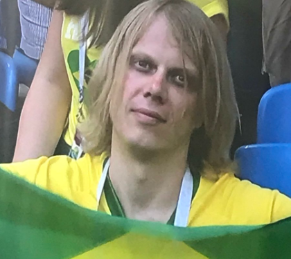 Torcedor com olhar assustador vira memes em jogo do Brasil