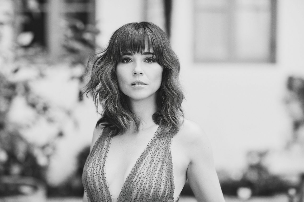 Linda Cardellini Hot Photoshoot for Los Angeles Confidential Magazine September 2019 Issue