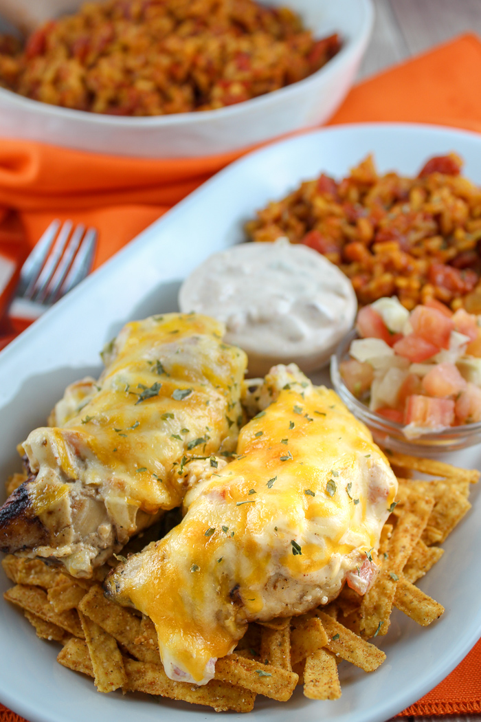 Applebee’s Fiesta Lime Chicken is a celebration of flavor! Grilled chicken with a zippy lime sauce, salsa ranch and cheese – with a side of Spanish Rice – it’s a delish dish!
